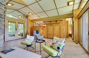 Tranquil Mid-century Modern Cottage w/ Forest View