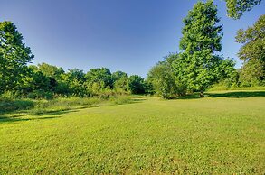 Tranquil Mid-century Modern Cottage w/ Forest View