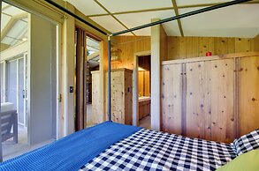 Tranquil Mid-century Modern Cottage w/ Forest View