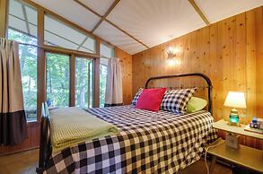 Tranquil Mid-century Modern Cottage w/ Forest View