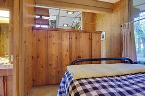 Tranquil Mid-century Modern Cottage w/ Forest View