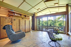 Tranquil Mid-century Modern Cottage w/ Forest View