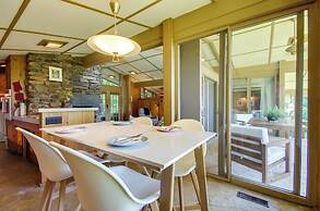 Tranquil Mid-century Modern Cottage w/ Forest View