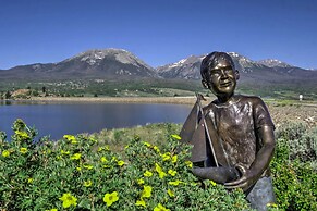 Mtn Views & Hot Tub Access: Lake Dillon Retreat