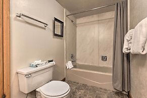 Mtn Views & Hot Tub Access: Lake Dillon Retreat