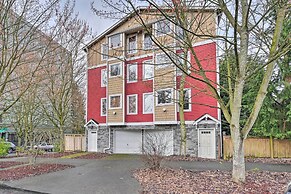 Stylish Townhome ~ 6 Miles to Downtown Seattle!