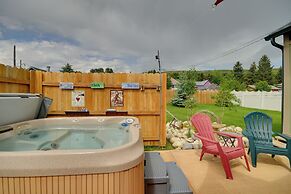 Red Lodge Retreat w/ Hot Tub: 3 Blocks to Downtown