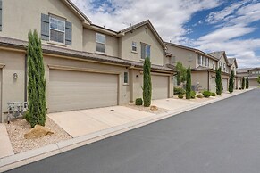 Washington Townhome w/ Views & Pool Access!