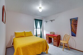 Albuquerque Home w/ Spacious Yard & Fire Pit!