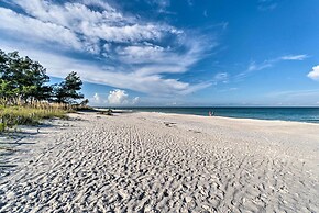 Resort Condo w/ Beach Access on Anna Maria Island!