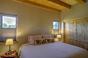 Hidden Santa Fe Gem - Nestled in Tesuque Hills!