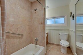 Waterfront Annapolis Home: Fire Pit & Fishing Pier