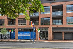 Chic Condo w/ Balcony in the Heart of Annapolis!