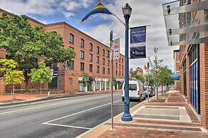 Chic Condo w/ Balcony in the Heart of Annapolis!