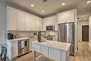 Chic Condo w/ Balcony in the Heart of Annapolis!