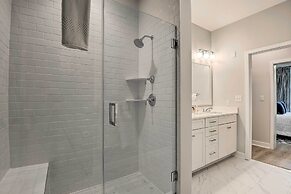 Chic Condo w/ Balcony in the Heart of Annapolis!