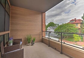 Chic Condo w/ Balcony in the Heart of Annapolis!