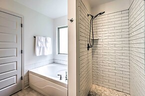 Family-friendly Calera Getaway w/ Game Room!