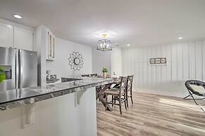 Charming Oceanside Condo w/ Beach & Pool Access!