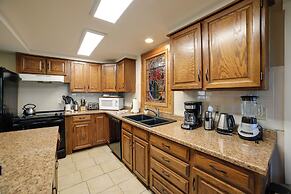 Inviting Colorado Springs House w/ Spacious Deck!