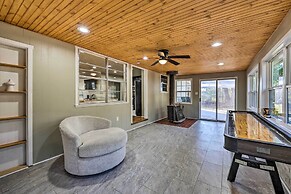 Fayetteville Vacation Rental - 2 Mi to Dtwn!