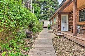Quiet & Cozy Eureka Home Near Sequoia Park & Zoo!