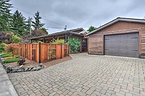 Quiet & Cozy Eureka Home Near Sequoia Park & Zoo!