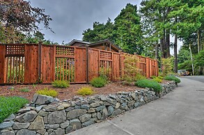 Quiet & Cozy Eureka Home Near Sequoia Park & Zoo!