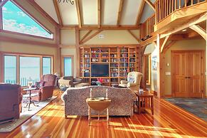 Waterfront Lake Champlain Home w/ Hot Tub & Sauna!