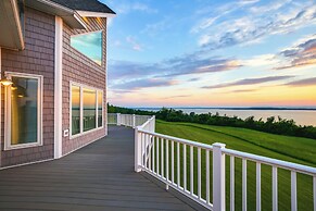 Waterfront Lake Champlain Home w/ Hot Tub & Sauna!