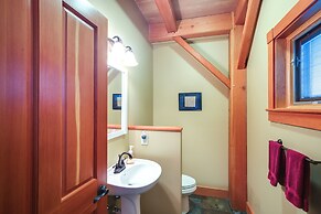 Waterfront Lake Champlain Home w/ Hot Tub & Sauna!