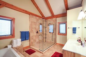 Waterfront Lake Champlain Home w/ Hot Tub & Sauna!