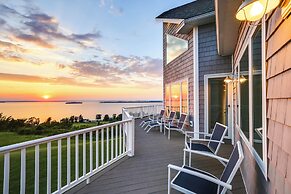 Lake View Champlain Home w/ Hot Tub & Sauna!