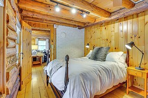 Picture-perfect Vermont Mtn Cabin w/ Hot Tub!