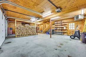 Picture-perfect Vermont Mtn Cabin w/ Hot Tub!