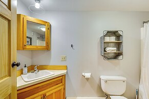 Picture-perfect Vermont Mtn Cabin w/ Hot Tub!