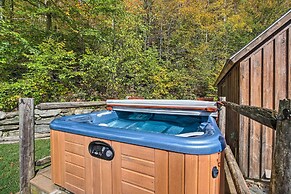 Picture-perfect Vermont Mtn Cabin w/ Hot Tub!