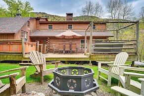 Picture-perfect Vermont Mtn Cabin w/ Hot Tub!