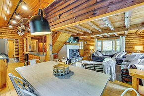 Picture-perfect Vermont Mtn Cabin w/ Hot Tub!