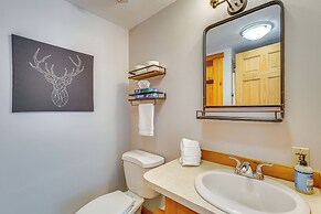 Picture-perfect Vermont Mtn Cabin w/ Hot Tub!