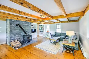 Pet-friendly House w/ Deck - 10 Mi to Stowe Mtn!