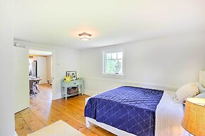 Pet-friendly House w/ Deck - 10 Mi to Stowe Mtn!