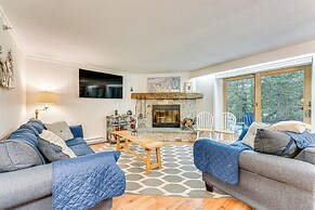 Renovated Ski-in/ski-out Peru Condo at Bromley Mtn