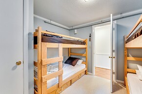 Renovated Ski-in/ski-out Peru Condo at Bromley Mtn