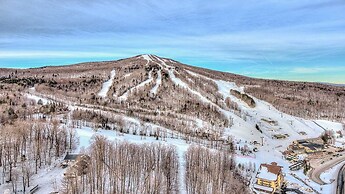 Renovated Ski-in/ski-out Peru Condo at Bromley Mtn