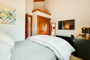 Elegant Vail Home - Walk to Booth Falls Trail