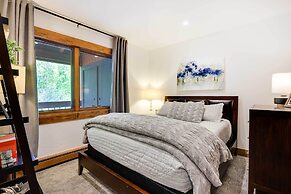 Elegant Vail Home - Walk to Booth Falls Trail