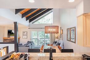 Chillside Chalet: Modern West Vail Townhouse!