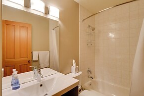 Chillside Chalet: Modern West Vail Townhouse!