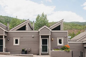 Chillside Chalet: Modern West Vail Townhouse!